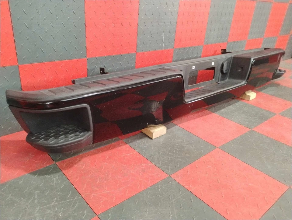 Conjunto de parachoques trasero pintado Chevrolet Silverado 14-19 opt VT5 negro-HBA Foto 2 de 4