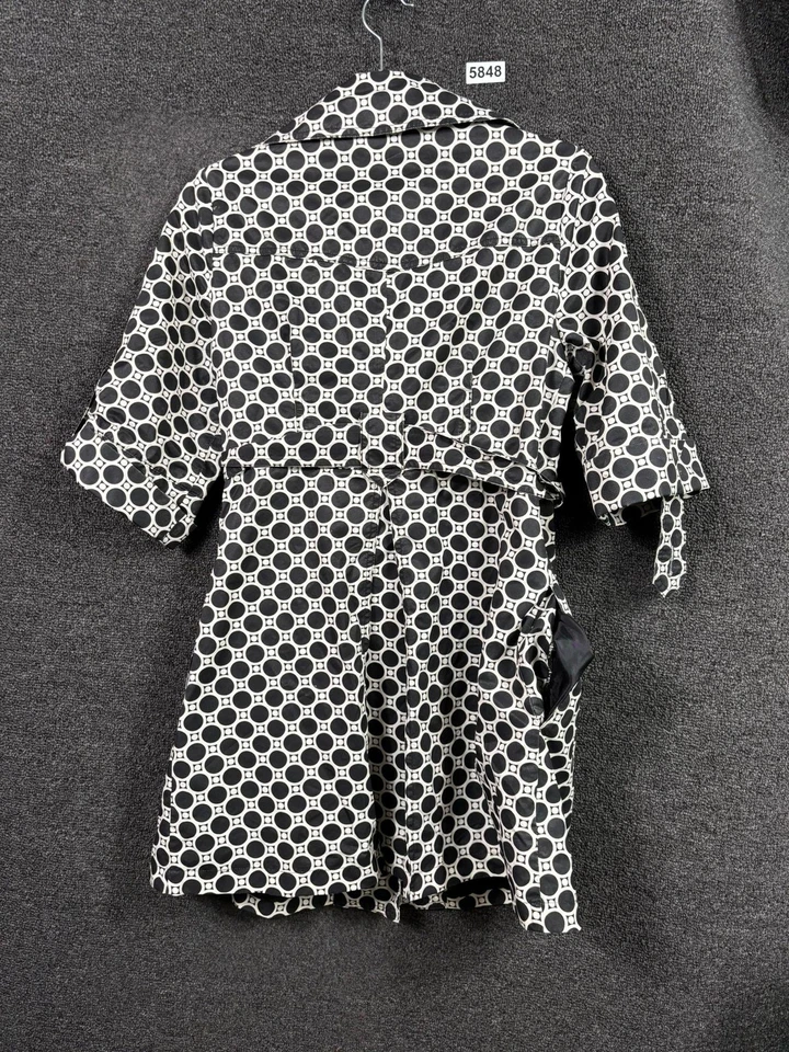 Gabardina Ambition para mujer pequeña negra blanca con cinturón manga corta estampado circular Foto 2 de 4