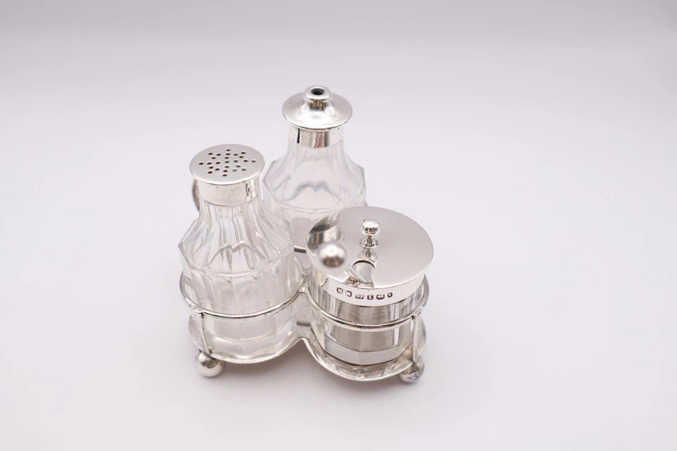 Encantador juego de condimentos de plata de ley antiguos combinados con sello Foto 2 de 4