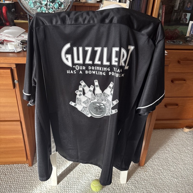 Guzzlerz Our Drinking Team Has A Bowling Problem Mens XL Black White “Dave”