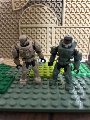 Mega Construx Halo  Bazaar Battleground Set Of 2 Figures