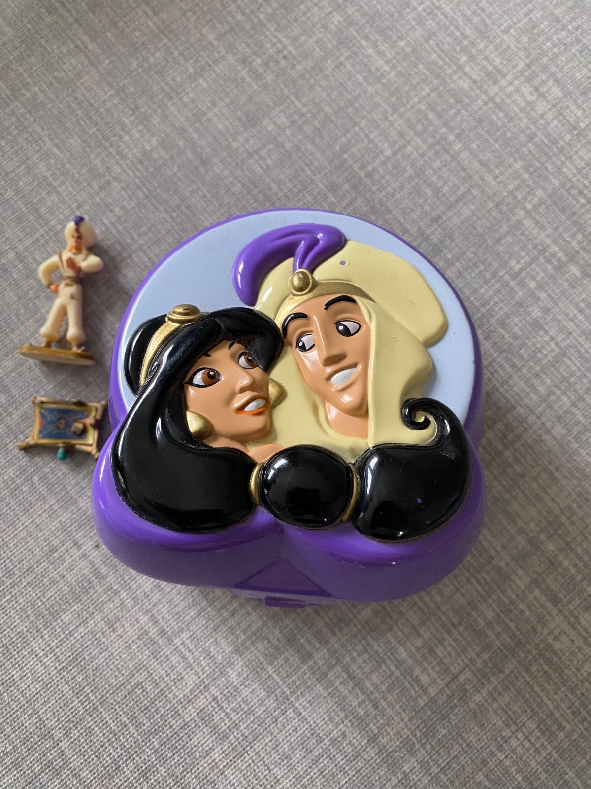 Vintage 1995 Disney Aladdin playcase compact