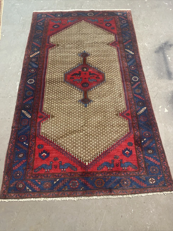 Alfombra roja tribal Foto 2 de 4