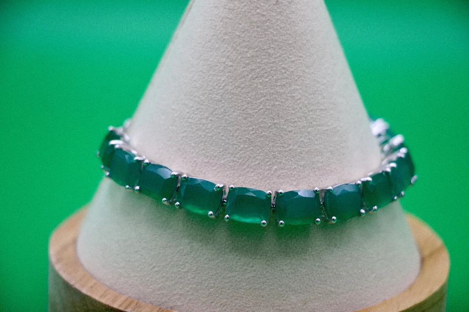 Green Onyx 31.90 ctw Tennis Bracelet in Rhodium Over Sterling Silver (7.25 In) - Image 3 of 4