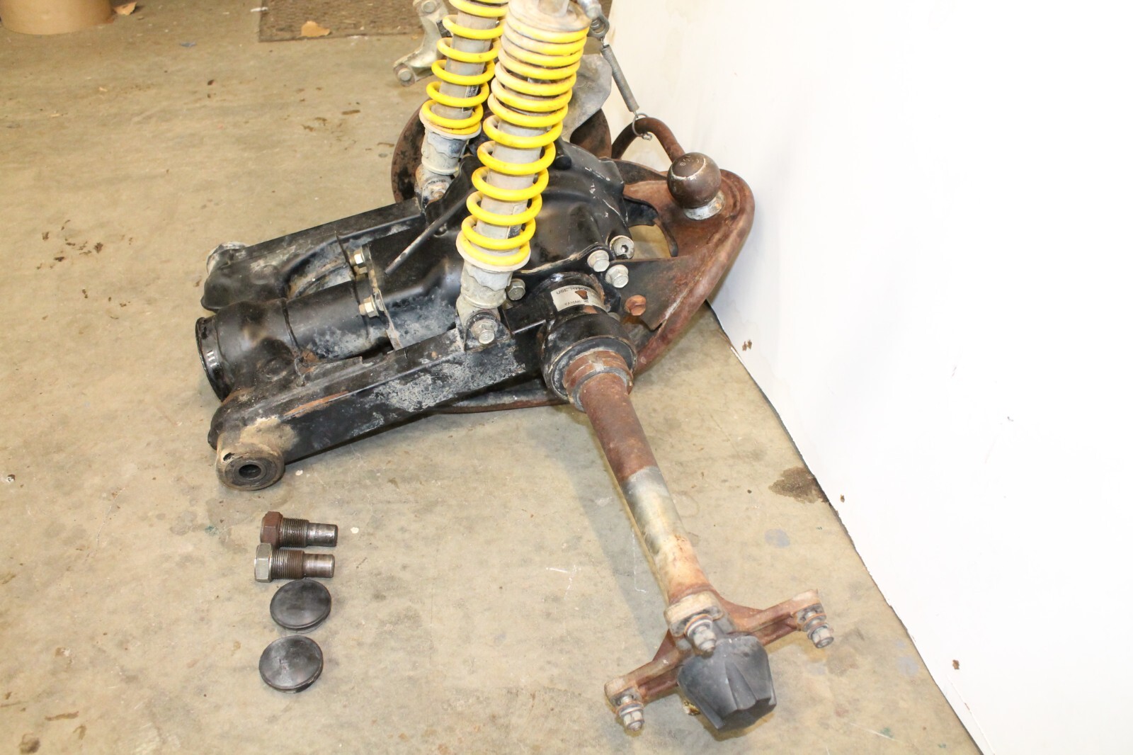 1986 Yamaha Moto 4 225 YFM225 Rear Swingarm Axle Axel Differential Diff
