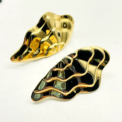 AVON Wing Clip On Earrings Gold Tone Fans Textured Bird Angel Festoon Classic