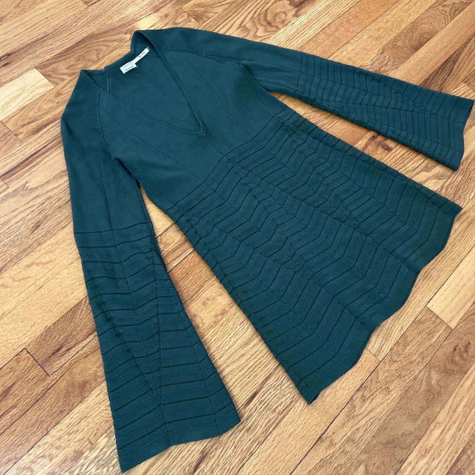 Túnica LEON MAX edição limitada verde gola V manga sino tamanho XS - Imagem 4 de 4