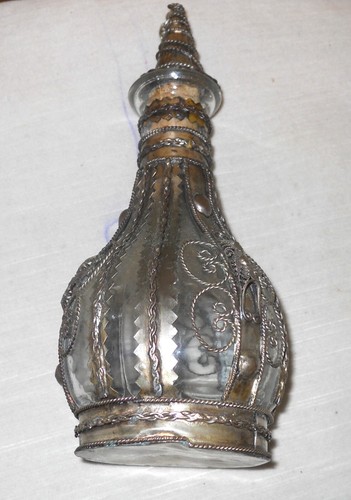 Vtg Glass Decanter Incased in Silver Metal Filigree design Overlay Cork Stopper - Picture 8 of 9