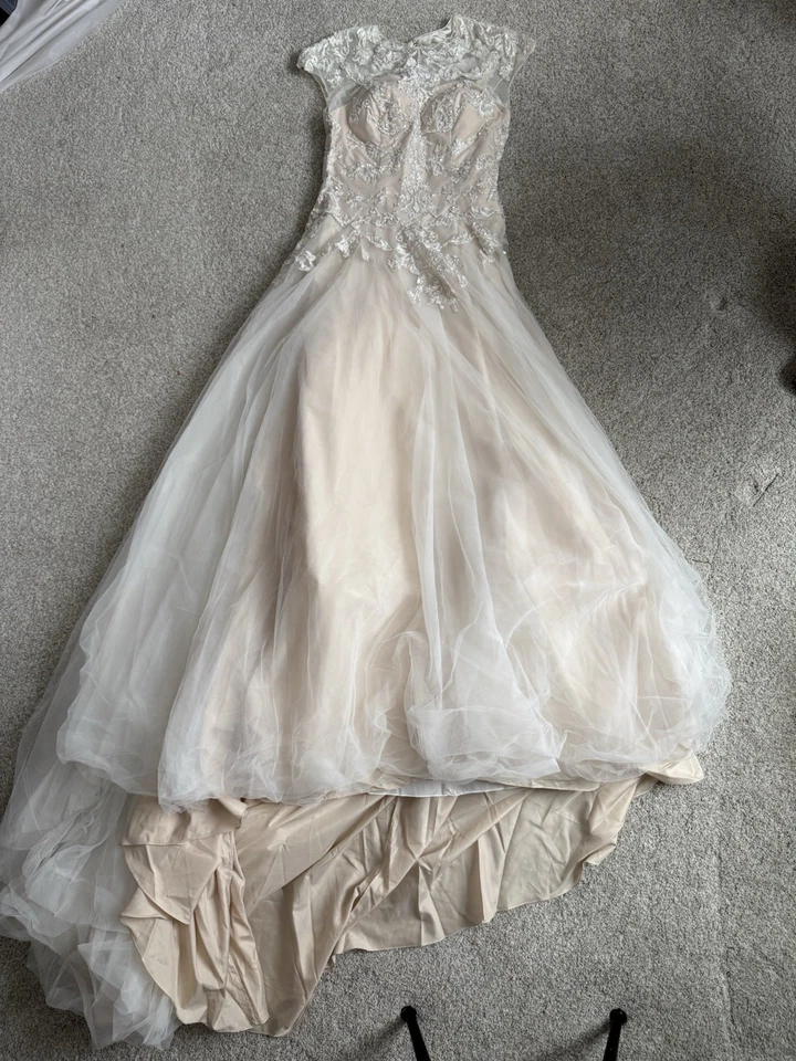 Vestido de novia Oleg Cassini manga gorra encaje y tul talla 8 Foto 3 de 4