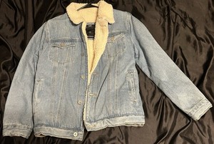 Women’s Blue Denim Jacket Sherpa Lined Faux Shearling Collar Size L (fits M)