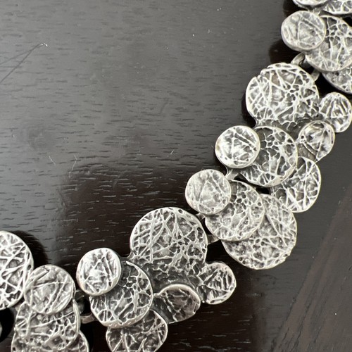TURKISH SILVER PLATED ZINC HAND HAMMERED COIN MODERNIST ABSTRACT NECKLACE 22" - Bild 10 von 13