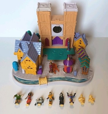 Polly Pocket Bluebird 1995 Disney Glöckner von Notre Dame  mit 8 Figuren