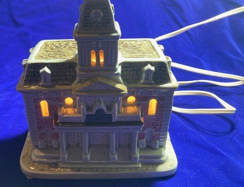 Disney 1998 Sears Ceramic Magic KINGDOM MAIN STREET CITY HALL 11-30702 - Picture 9 of 10