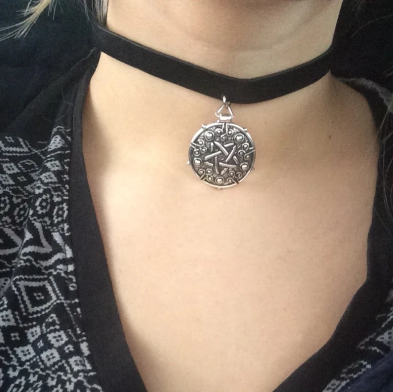Yennefer choker deals