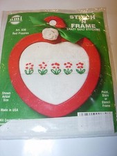 CRAFTS STITCH N FRAME CROSS STITCH KIT CHRISTMAS HOLIDAY PATTERN TREE ORNAMENT