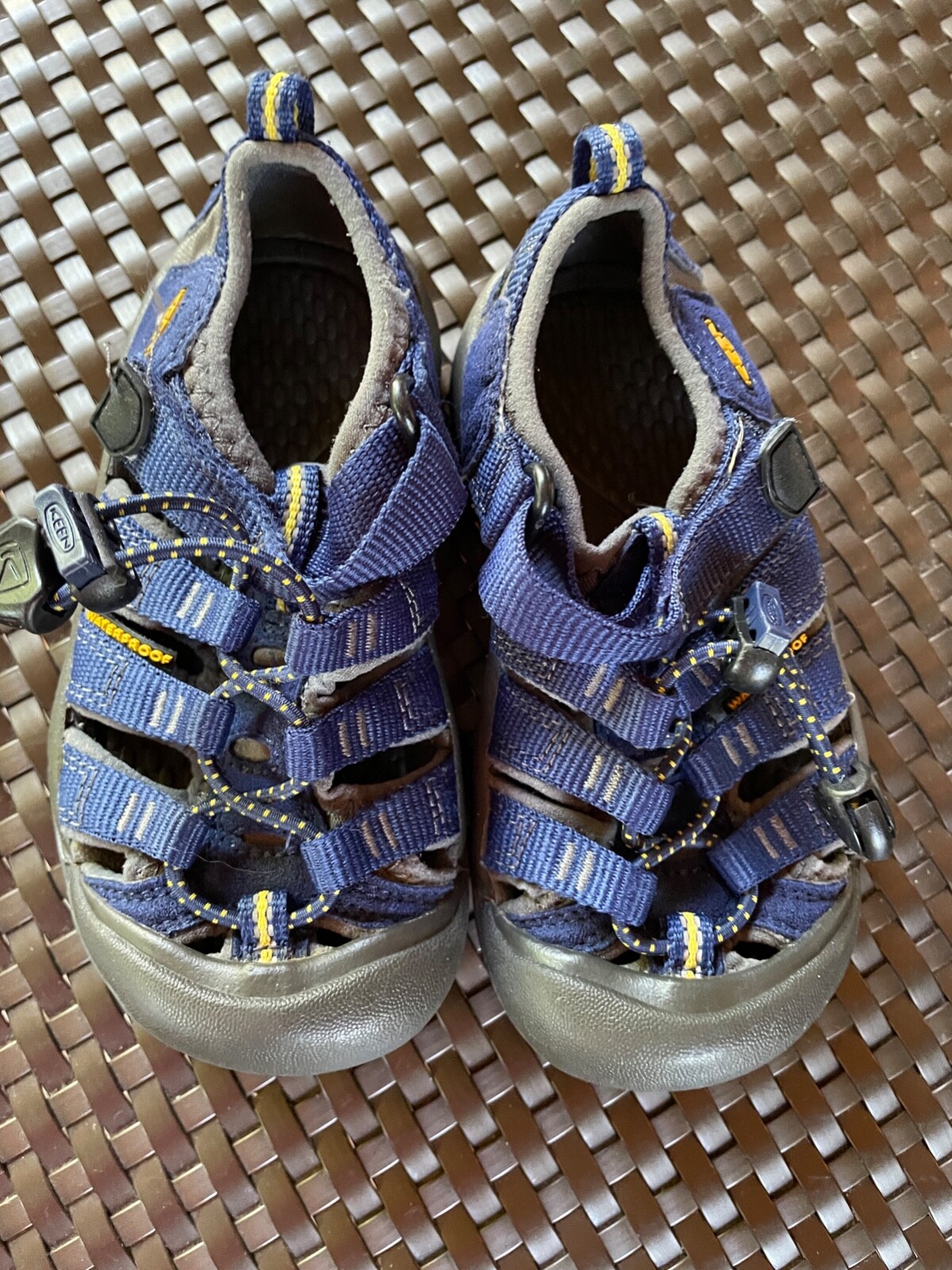 Sandali impermeabili Keen unisex Newport scarpe da trekking taglia US 9 UK 8 eccellenti!!