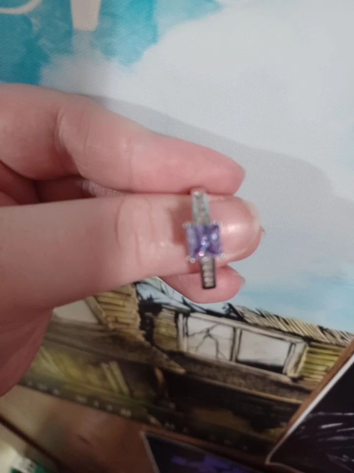 Anillo Dimond falso púrpura talla 8. Marca desconocida. Foto 4 de 4