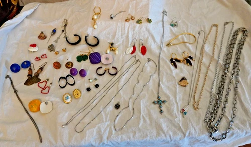 Vintage 1970s 1980s Costume Jewelry Lot 50+ Pcs Earrings Necklaces Pins Bulk