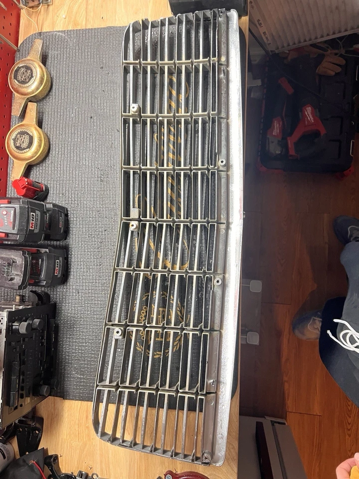 Stock Cadillac Fleetwood Brougham Grill Chrome 1993-1996 - Image 4 of 4