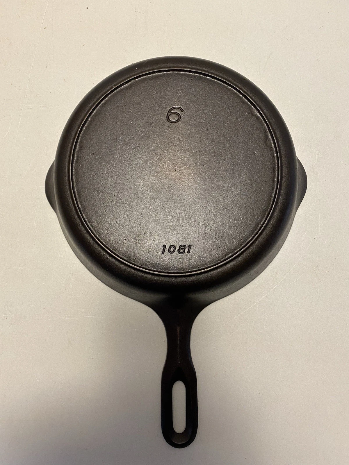 Rare Griswold Iron Mountain Cast Iron Skillet 1081 with Heat Ring Restored
Opens in a new window