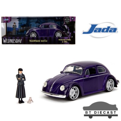 JADA WEDNESDAY VOLKSWAGEN BEETLE 1/24 w/ WEDNESDAY ADDAMS AND
