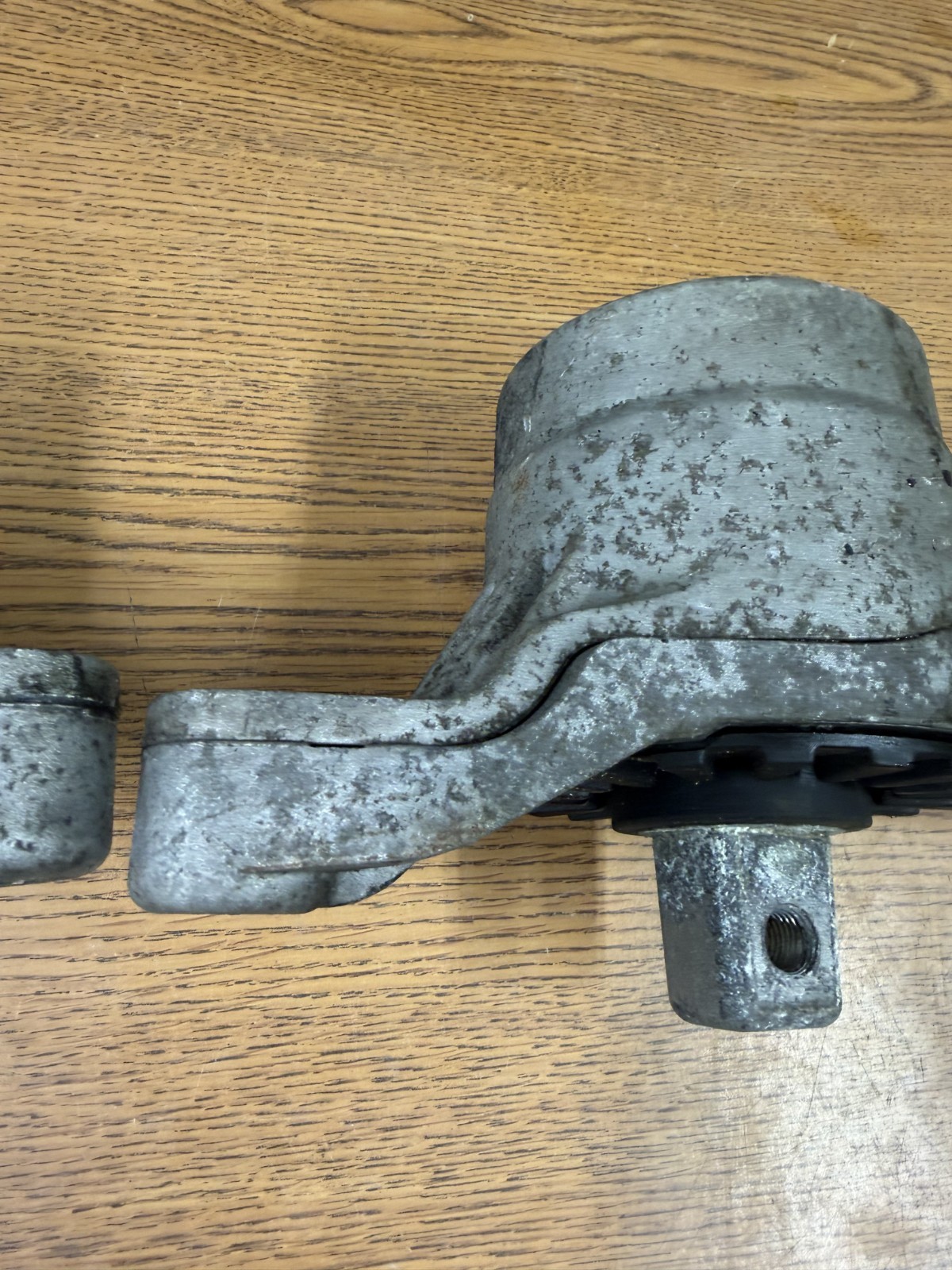 Maserati Ghibli 2014-2024 Right Mounting bracket