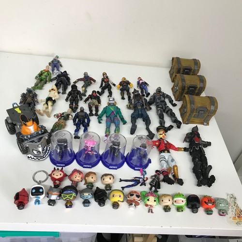 Fortnite Action Figures Bundle Lot w/ Weapons, Accessories, Building Materials
