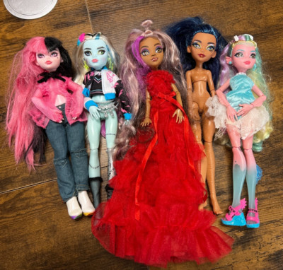 Monster High Dolls, Lot of 5 Draculaura, Frankie, Clawdeen, Cleo & Lagoona Blue.