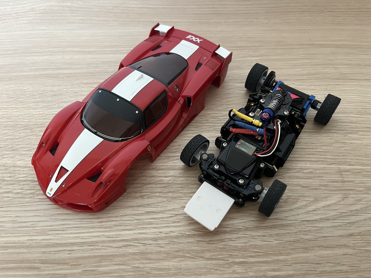 京商ミニッツ　 FERRARI FXX（レッド） Amazon.co.jp: 京商 MINI-Z FERRARI FXX Red ミニッツ レーサー