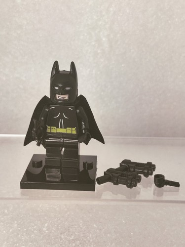 Lego DC BATMAN Minifigure Black Batsuit W/ Batarangs Custom Lego Movie - Picture 1 of 2