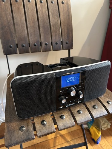 BOSTON ACOUSTICS DUO-I PLUS BUILT-IN IPOD DOCK DIGITAL AM/FM STEREO CLOCK RADIO