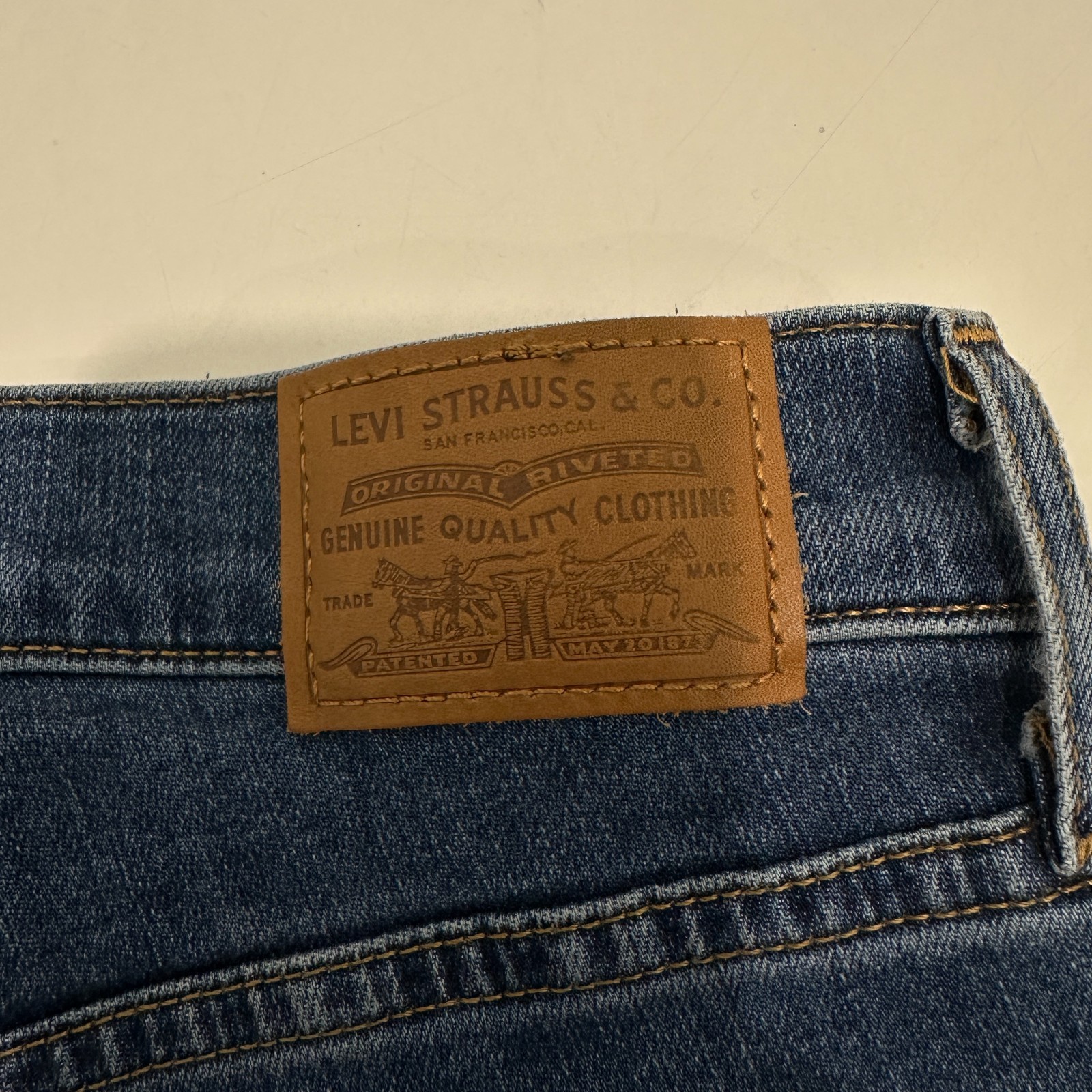 Levi's 312 Shaping Slim Jeans Women 25x32 (Actual 25x31) Blue Denim Mid Rise image 9