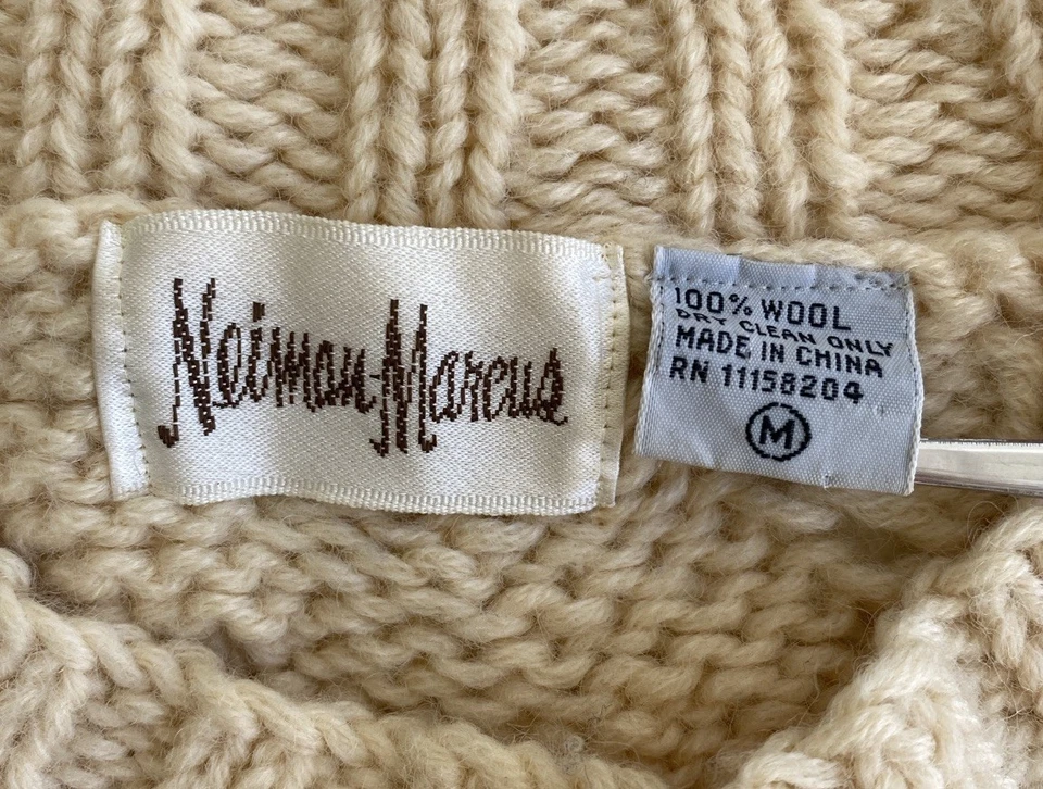 Suéter de malha vintage Neiman Marcus M 100% lã cabo marfim - Imagem 4 de 4