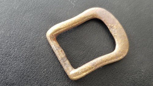 Superb 16/17 hundreds bronze buckle professionally cleaned found in UK L16t