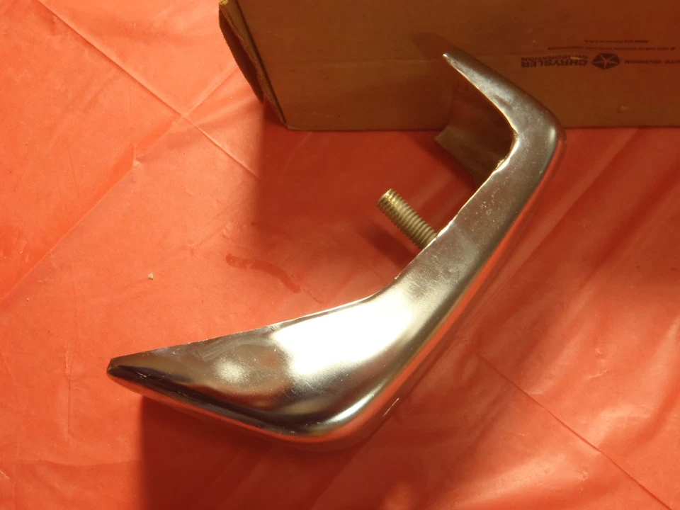 Nuevo de Lote Antiguo Dodge Polar Delantero LH 1973 Cromo Protector Parachoques Fabricante Original Nuevo Mopar 73 3686321 Foto 3 de 4