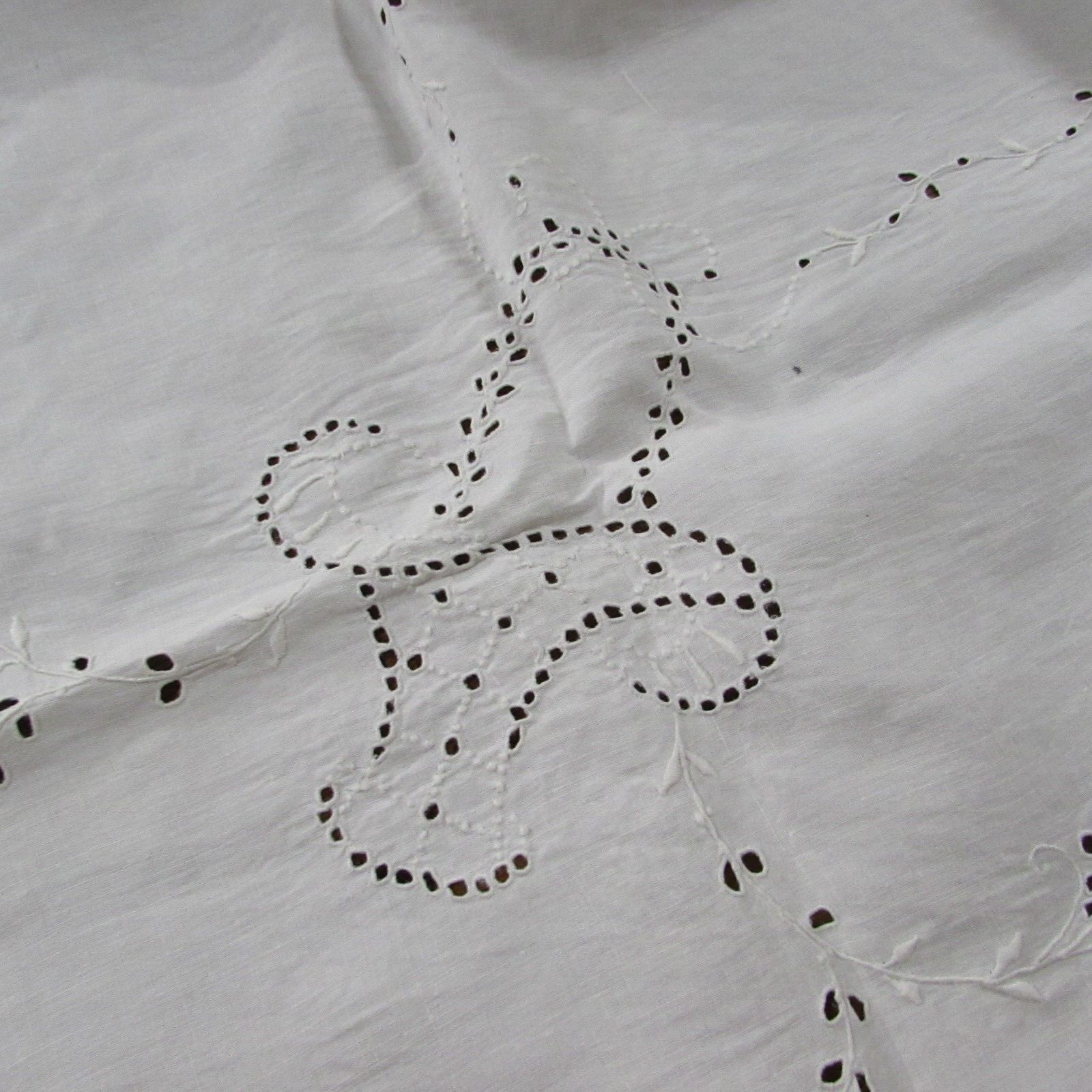 Vtg. White Linen Tablecloth Whitework Eyelet Lace Embroidery Baskets Garlands