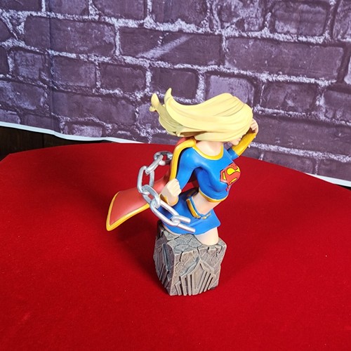 Supergirl Bust - Women of DC Universe - Statue by Amanda Conner - Picture 4 of 8