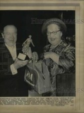 1964 Press Photo Comedian Bob Hope holds silver statue of Albert Einstein