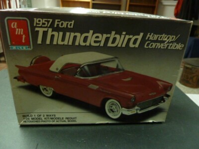 AMT 1/25 scale model kit of 1957 Ford Thunderbird