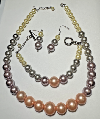Collier Vintage Gradué En Perles De Verre Rose - Longueur Dégradée - Bel État D'Usage