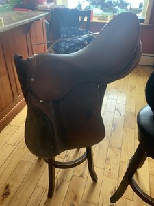 17.5 Stubben jumping saddle