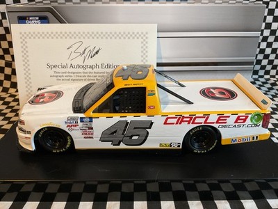 Brett Moffitt #45 Plan B Sales 2021 Chevrolet 1/24 NASCAR Die-Cast handsigniert