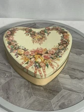 Vintage 1989 Creative Concepts Nesting Heart Tins Floral Wreath Set of 2