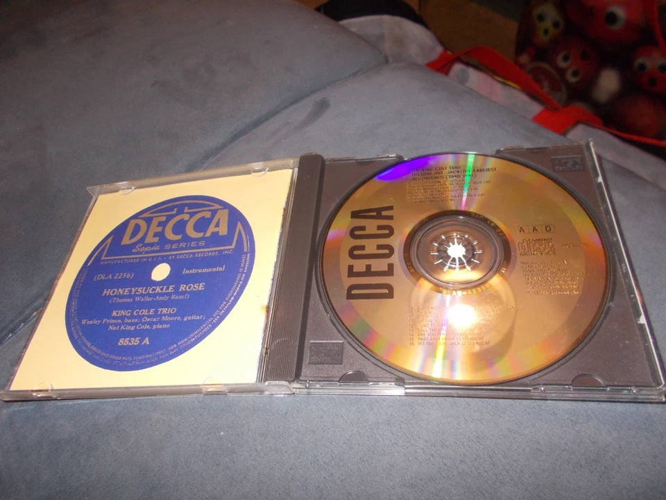 NAT KING COLE TRIO--HIT THAT JIVE JACK--1990 CD ALBUM --DECCA MCA RECORDS INC. - Image 3 of 4