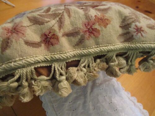 Aubusson Needlepoint Pillow Cover no tag 18” X 16” Floral Ring Roses Tassels EUC - Picture 6 of 16