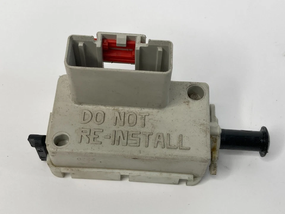 07-11 Dodge Nitro 07 08 Calibre Luz de freno Lámpara Interruptor de botón de parada 56045043AG Foto 2 de 4