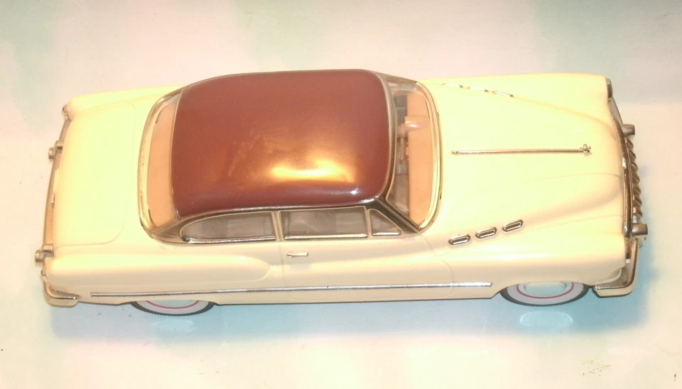 1/18 Scale 1950 Buick Special Tin Friction Car Model (10.5") 50's Fifties Japan - Image 4 of 4