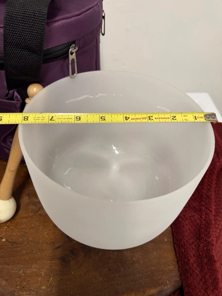 TIGELA DE CANTO DE CRISTAL QUARTZO FOSCO 8” de largura 6” de altura com estojo de transporte roxo - Imagem 2 de 4