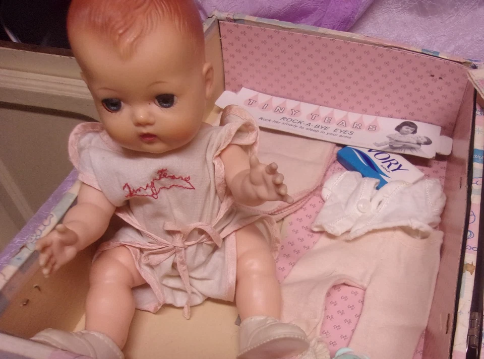 "Muñeca Tiny Tears vintage de personajes americanos de 12"" en estuche original" Foto 3 de 4