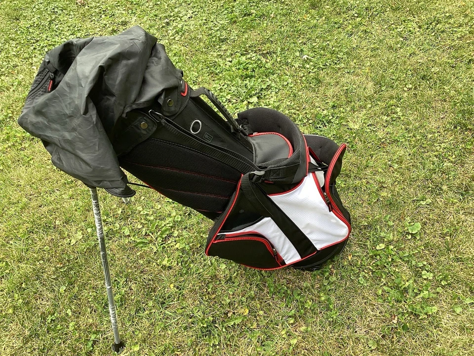 Datrek S-450 Pull Out Stand Golf Bag Black Red White Rainhood 8 Way Divide NEW - Image 4 of 4